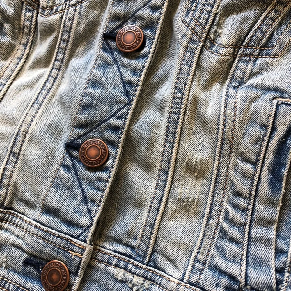 American Eagle Outfitters Light Wash Denim Vest - Picture 3 of 5